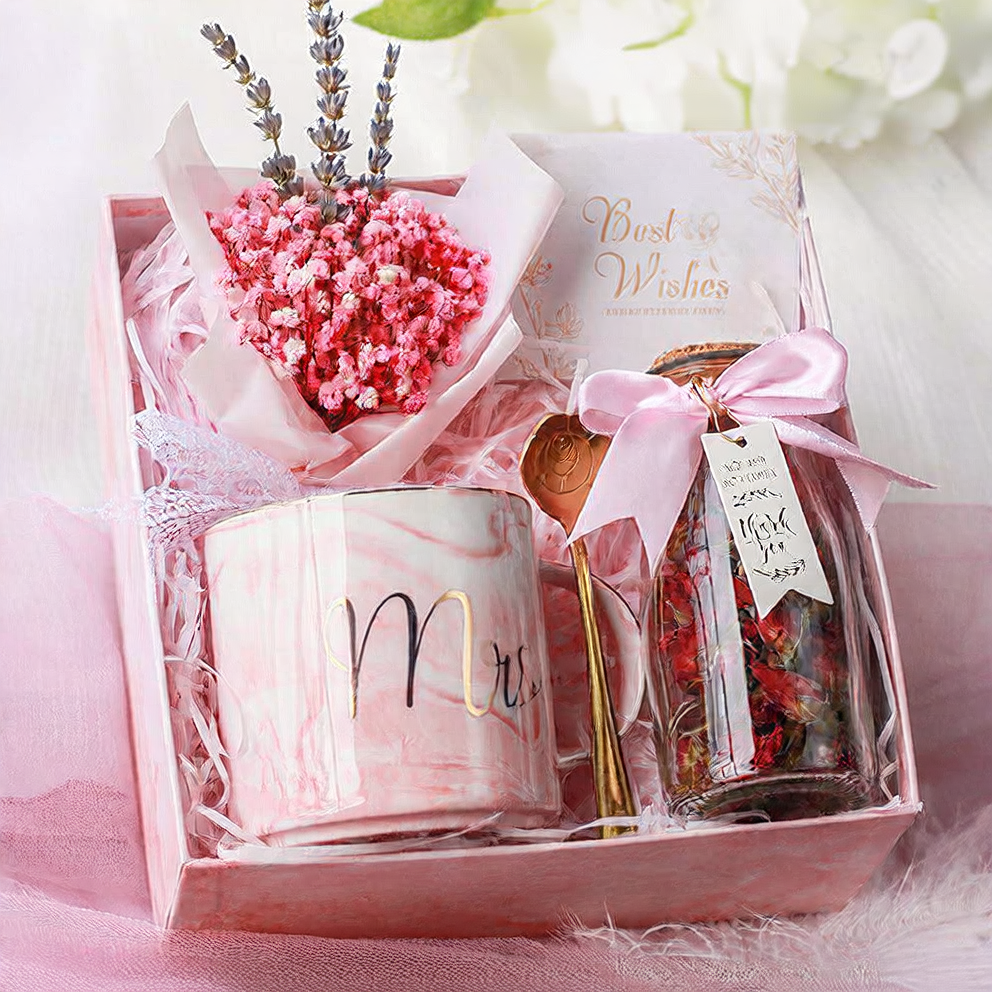 New Year Celebration Mug Gift Set – Elegant Ceramic Souvenir Mug