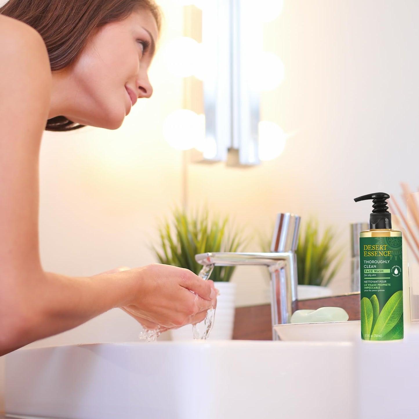 Desert Essence Organic Facial Cleanser with Tea Tree Oil, Castile Soap, and Coconut Oil - Ideal for Sensitive and Oily Skin, Vegan and Cruelty-Free, 32 Fl Oz