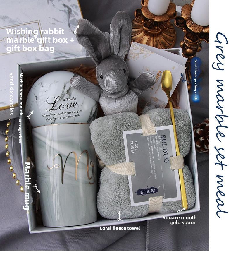 New Year Celebration Mug Gift Set – Elegant Ceramic Souvenir Mug
